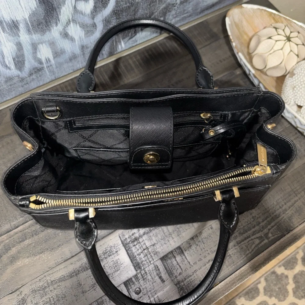 Michael Kors Gibson Leather Satchel
⭐️🌟 Open to Offers 🌟⭐️ - Picture 7 of 10